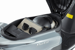 Shark 50cc - Cốp chứa đồ lớn